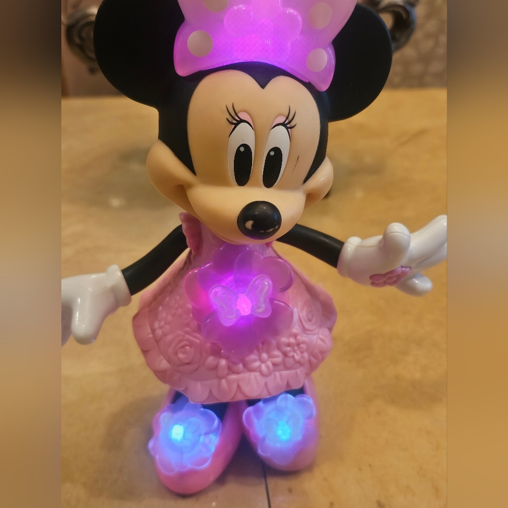 Disney Minnie Musical Lights Sounds Bloomin' Bows Minnie from Fisher Price Toy
